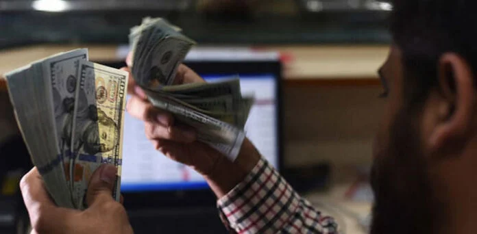 پاکستان میں قرضوں میں اضافے کی شرح 20 سال کی کم ترین سطح پر آگئی