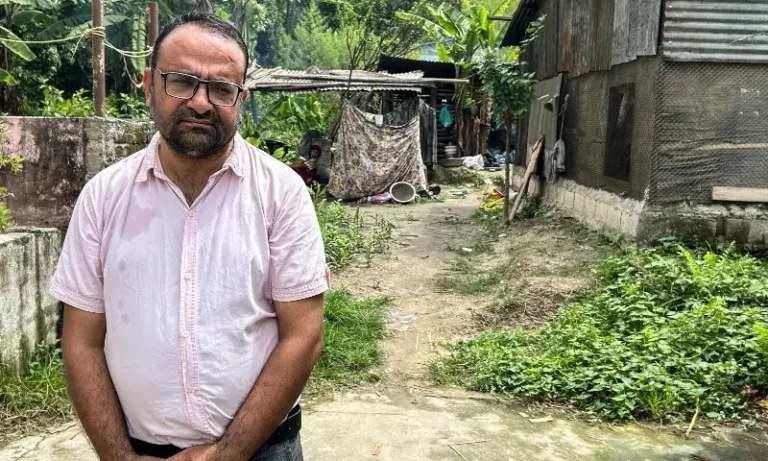 ‘سیلاب آ رہا ہے’: نیپال کے بہادر پرنسپل نے اپنی سمجھ بوجھ سے 900 طلبا کی جانیں کیسے بچائیں؟