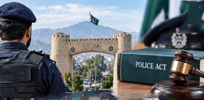 نگہبانوں کو ہتھکڑیاں: کے پی پولیس ایکٹ دراصل کیا چھین رہا ہے؟