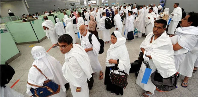 Yemeni-Hajj-pilgrims-arrive-Saudi-Arabia-696x342