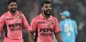 pakistan-team-shadab-and-harish-300x148